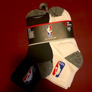 official NBA socks 3 black and 3 white pair shoe size 6-12 quarter length